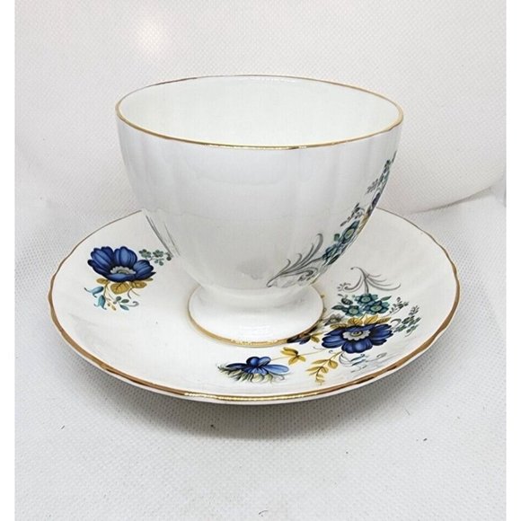 Rare Vintage Royal Grafton Fine Bone China England Collectible TeaCup And Saucer - Picture 2 of 9